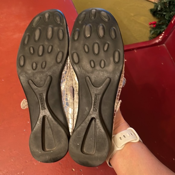 Snakeskin looking, genuine leather slides size 6M - Picture 3 of 5